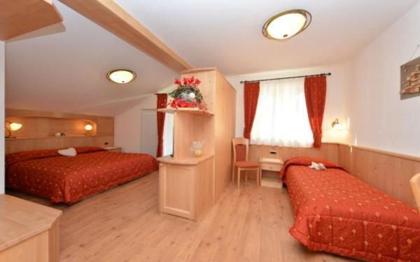 Hotel Zirmes Moena Exteriör bild